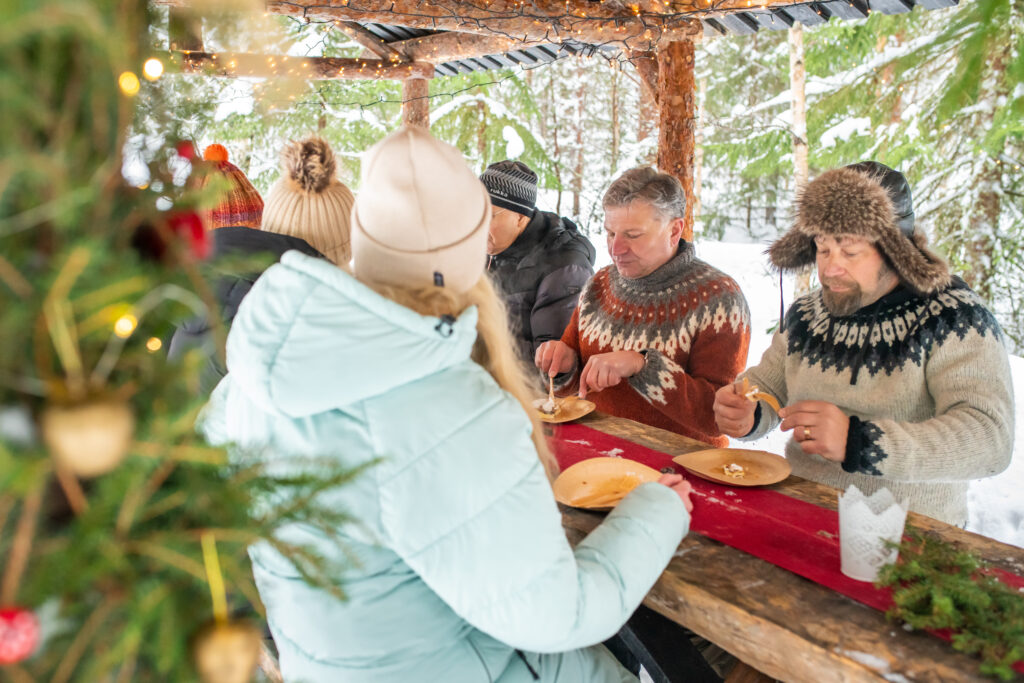 Sointumetsa_ruokailu